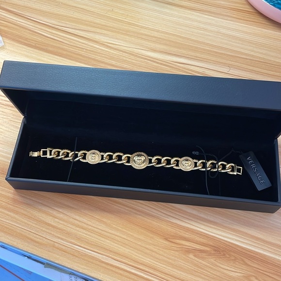 Versace bracelet gold tone with closure - Picture 2 of 11